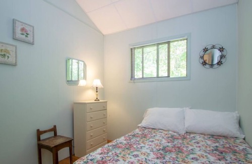 Huron-Kinloss Cabaña | A Wave From it All - Cozy Lake Huron Cottage: Sand Beach, Pet-Friendly, Wi-Fi