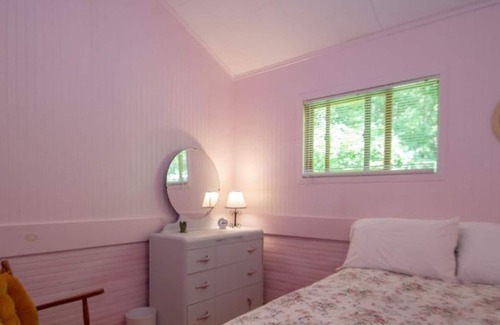 Huron-Kinloss Cabaña | A Wave From it All - Cozy Lake Huron Cottage: Sand Beach, Pet-Friendly, Wi-Fi