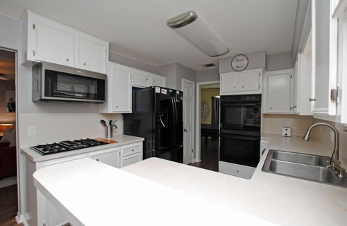 Memorial Parkway Casa | A welcoming 4 bedroom and 4.5 bathroom house with a private pool