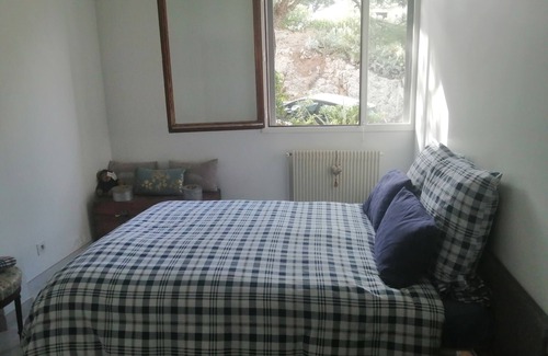 Bonneveine Cama Y Desayuno | A well-appointed B&B close to the beach, ideal for a traveling couple.