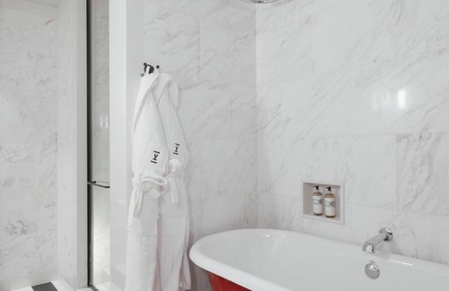 Centro / Baixa Hotel | A Well-deserved Break! Onsite Swimming Pool, Close to Junqueiro War House Museum