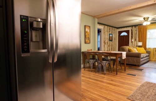 Hendersonville Cabaña | a whimsical stay in the mountains