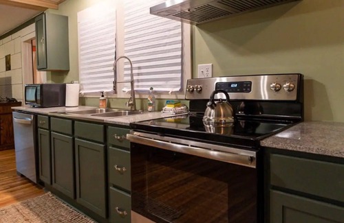 Hendersonville Cabaña | a whimsical stay in the mountains