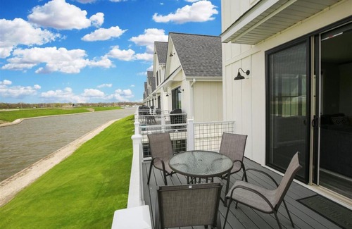 Ottawa Casa | A Whole New World