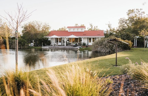 Santa Ynez Casa | A Wine Country Pond House