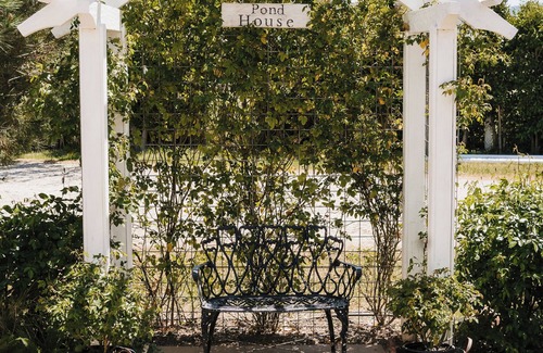 Santa Ynez Casa | A Wine Country Pond House