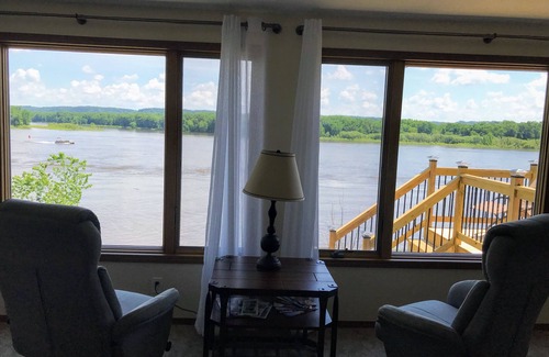 Guttenberg Casa | ¡El lugar perfecto para reuniones familiares con increíbles vistas del Mississippi!