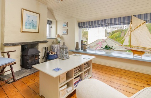 Cregneish Cabaña | A wonderful coastal cottage, in a great setting close to the beach.