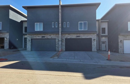 Elko Casa | A Wonderful Vacation on a BRANDNEW Modern Townhome! Peaceful, Charming, Spacious