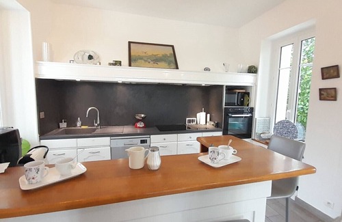 Villers-les-Ormes Cama Y Desayuno | A1: habitación doble en Domaine de Treuillaud con piscina