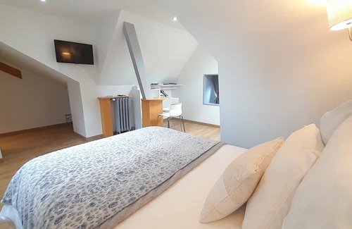 Villers-les-Ormes Cama Y Desayuno | A1: habitación doble en Domaine de Treuillaud con piscina