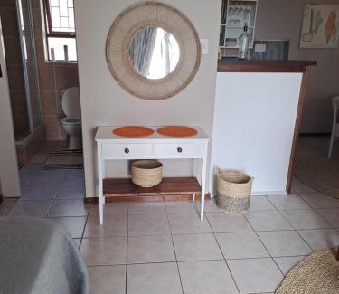 Wavecrest Cama Y Desayuno | A1 Kynaston Guest House bed and breakfast or self catering