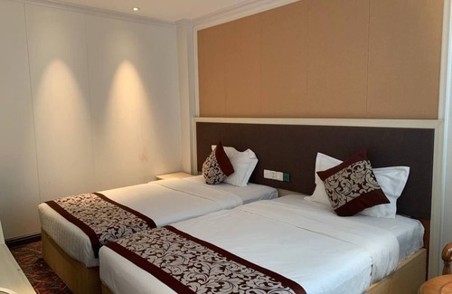 Daun Penh Hotel | A1 Royal hotel Riverside