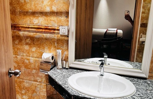Daun Penh Hotel | A1 Royal hotel Riverside