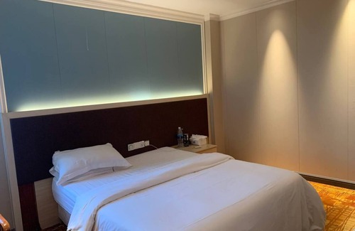 Daun Penh Hotel | A1 Royal hotel Riverside