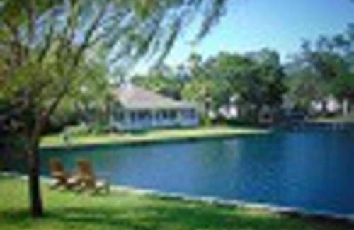 Demere Park Casa | A12 1 bedroom with 2 beds and great view of pool, upstairs, new floors, two full size beds