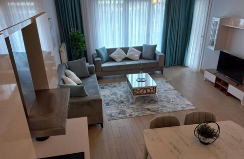 Bagcilar Apartamento | A2-21 1+1 · A PEACEFUL HOME 1+1 AIRPORT AND SHOPPING CENTERS .