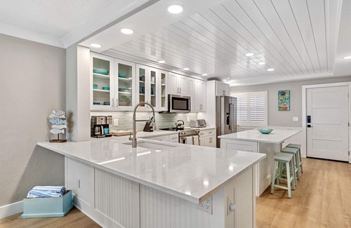 Sanibel Casa | A46 Now Renting for 2025 - Beach Front Penthouse *Luxury Remodel Private Sundeck