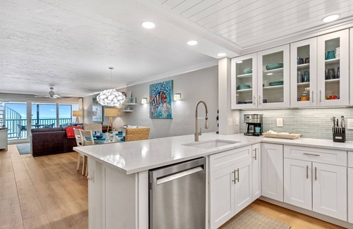 Sanibel Casa | A46 Now Renting for 2025 - Beach Front Penthouse *Luxury Remodel Private Sundeck