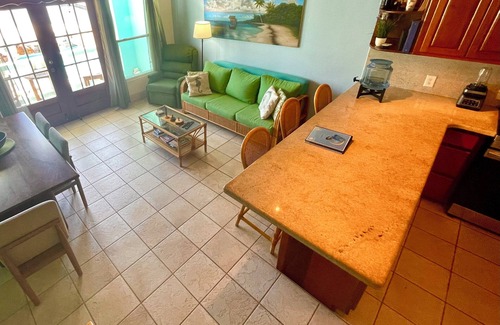 San Pedro Condominio | A6 🌴 Condominio renovado con una vista fabulosa 😎 de la barrera de coral! 🇧🇿