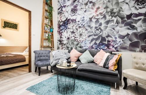 Palace District Apartamento | A9 Houseleek Astoria
