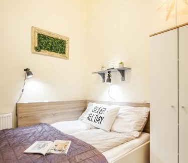 Palace District Apartamento | A9 Houseleek Astoria