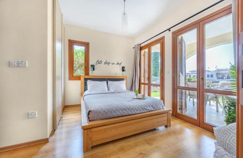 Aphrodite Hills Apartamento | AA02 Adjacent to Aphrodite Hills- Communal Pool, Garden