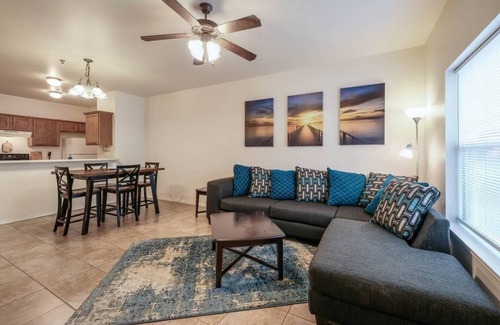 Medical Center District Condominio | AA2 10% OFF 2BR Apt Fast WiFi 4-mins to Medical Center Pet-friendly