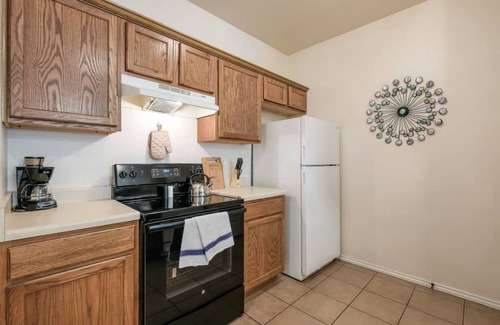 Medical Center District Condominio | AA2 10% OFF 2BR Apt Fast WiFi 4-mins to Medical Center Pet-friendly