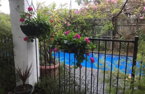 Ascot Cama Y Desayuno | Aarn House B&B Airport Accommodation
