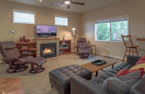 Old Farm District Casa | Aaron Way