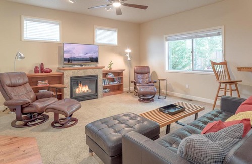 Old Farm District Casa | Aaron Way