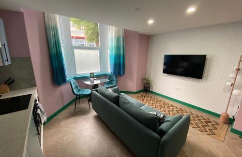 Riverside Apartamento | Aaron Wise - 51 Fitzhamon Apartments