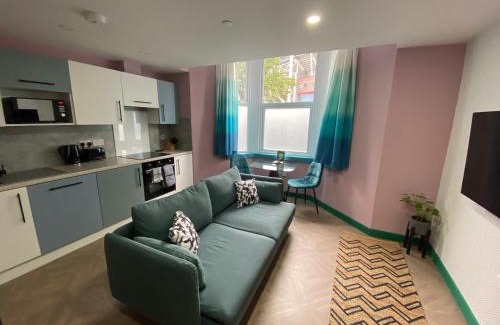 Riverside Apartamento | Aaron Wise - 51 Fitzhamon Apartments