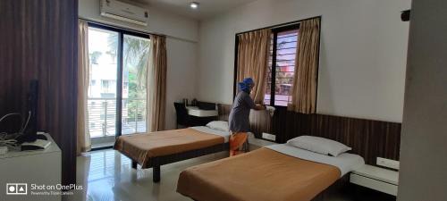 Nashik Cama Y Desayuno | Aashiyana Inn