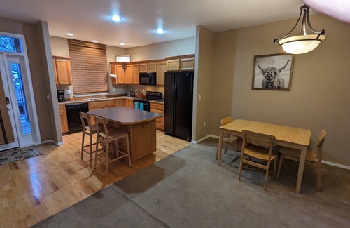 Redmond Casa | Aazure Like It - Eagle Crest Resort, Fun & Relaxation Headquarters