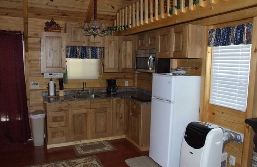 Spencer Cabina | AB-One bedrm, W / single loft-Cumberland Plateau Retreat (Tres noches + $ 100 de descuento).