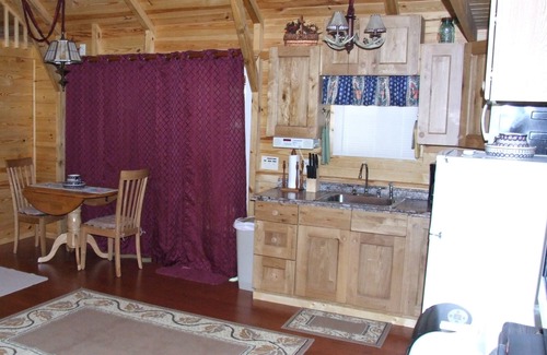 Spencer Cabina | AB-One bedrm, W / single loft-Cumberland Plateau Retreat (Tres noches + $ 100 de descuento).