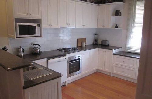 Queenscliff Casa | Abaleen House at 12 Hobson St Queenscliff WIFI GRATIS