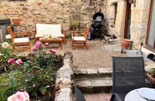 Fontevraud-l'Abbaye Casa | Abbaye Cottage - Maison entière - jardin - jacuzzi