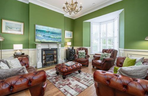 Llandudno Casa | Abbey Lodge, Llandudno - Period Townhouse, 5 bedrooms & bathrooms, with Hot Tub & Private Parking