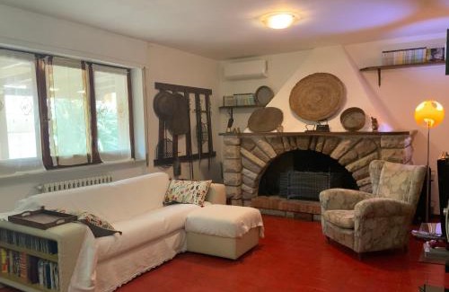 Bosa Historic Centre Apartamento | Abbratzu Guest House - Sardinian style and garden