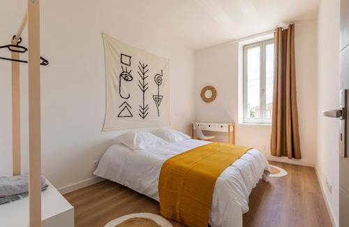 Castelsarrasin Apartamento | ABEILLE - 2 chambres et 1 canapé-lit, 1er étage, parking