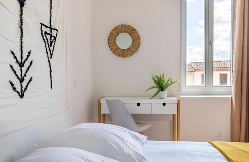 Castelsarrasin Apartamento | ABEILLE - 2 chambres et 1 canapé-lit, 1er étage, parking