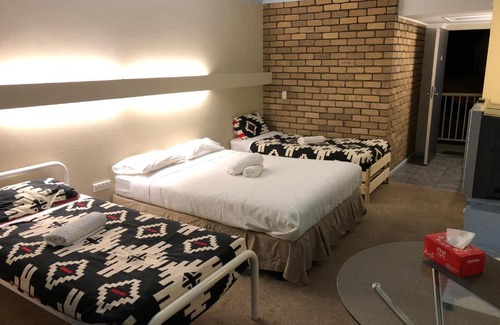 Lakes Entrance Hotel | Abel Tasman Waterfront Motel