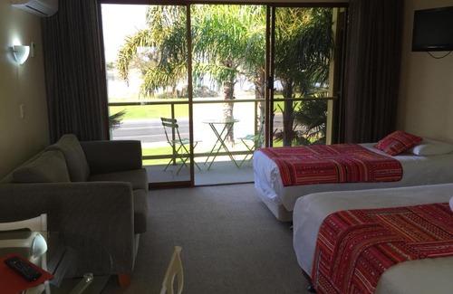 Lakes Entrance Hotel | Abel Tasman Waterfront Motel