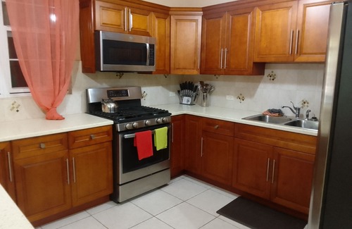 Road Town Apartamento | Abigail's Sunflower-Entire 2 bedroom Apartment