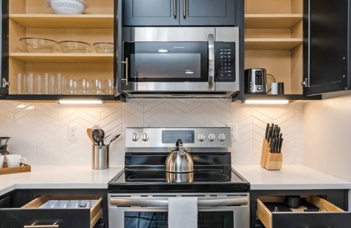 Salemtown Apartamento | Abode | Germantown | ADA 2BR, Gated, Free Parking!