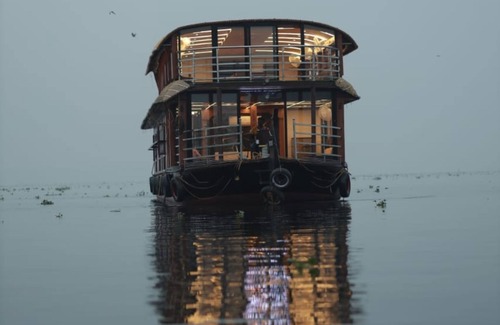 Aryad South Villa | Abode Homestay Alappuzha / Near Omanapuzha Beach