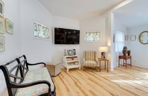 Wilmington Casa | about 1 Mi to Dtwn Wilmington Home with Patio!
